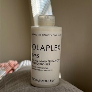 OLAPLEX No.5 Bond Maintenance Conditioner - White - brand new purchased direct